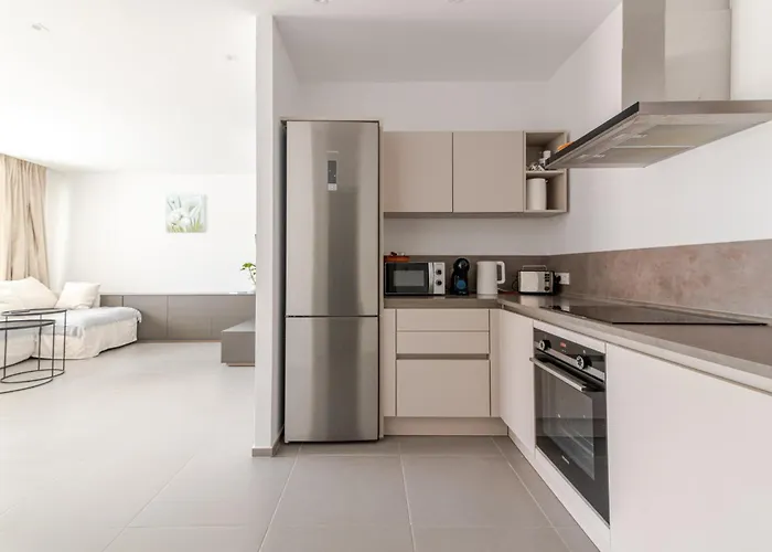 Penthouse With Jacuzzi, Ocean And Pool Views