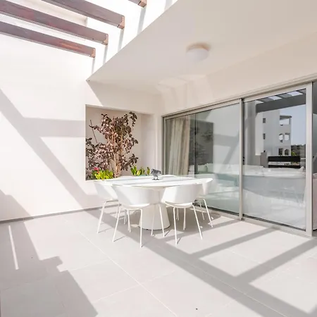 Penthouse With Jacuzzi, Ocean And Pool Views *