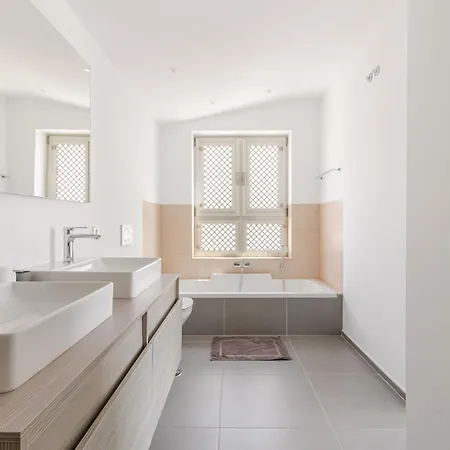 Penthouse With Jacuzzi, Ocean And Pool Views Appartamento *