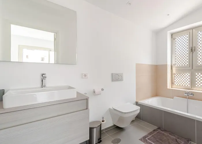 Penthouse With Jacuzzi, Ocean And Pool Views *