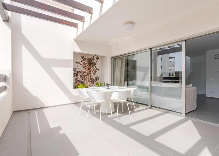 Penthouse With Jacuzzi, Ocean And Pool Views *